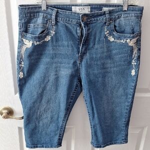 q VGS stretch Denim Embroidered Capris Jeans Size 18